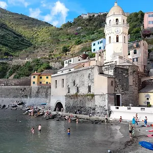 angilinas-apartment.hotelitalianriviera.com/